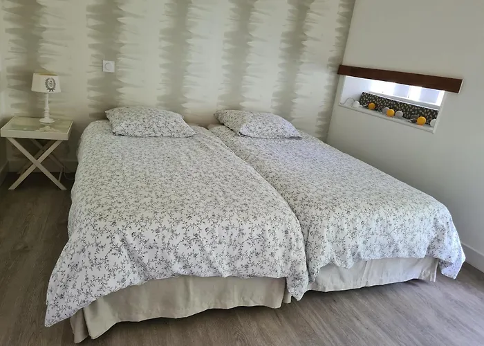 A La Campagne ,halte ,séjour Et Détente *